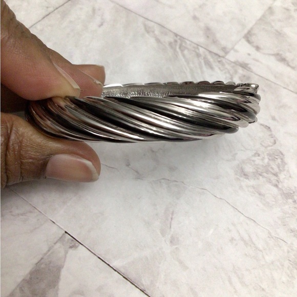 BUTLER Vintage 1980’s Silver and Black tone cuff bracelet - Picture 2 of 6